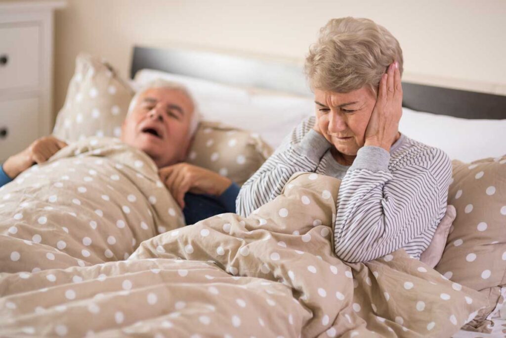 Saiba o que é a apneia do sono, os sintomas, causas e tipos mais comuns. Descubra como é diagnosticada, os tratamentos disponíveis, incluindo o CPAP, e o impacto nos idosos.